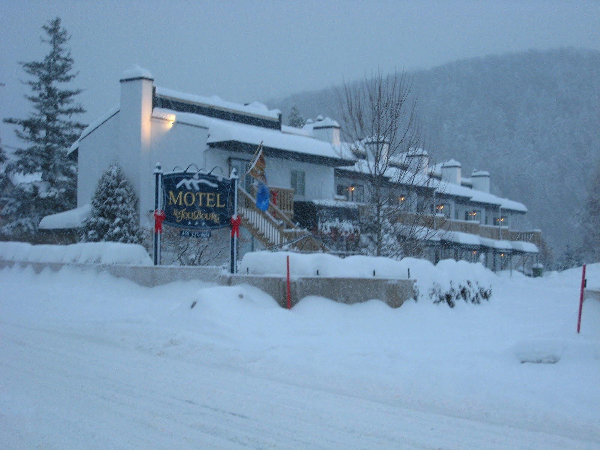 Motel Le Jolibourg Saint-Sauveur-des-Monts Exterior foto